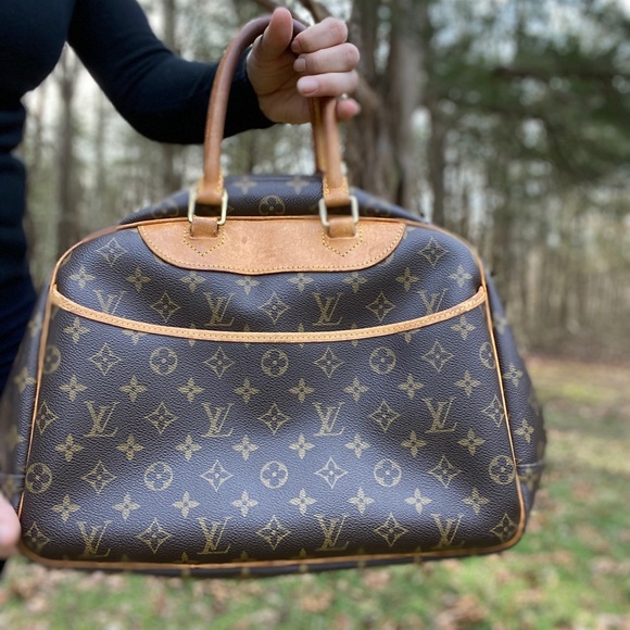 Louis Vuitton Deauville Monogram Bag - Picture 2 of 8